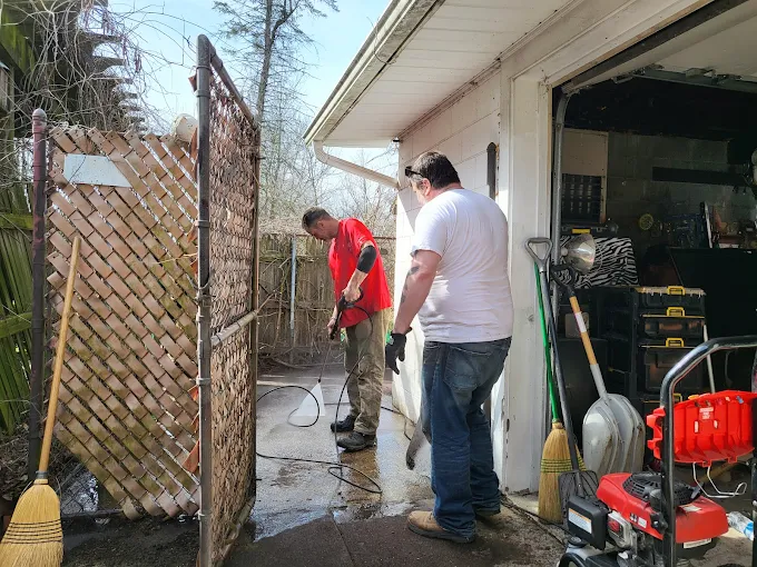 Choose House Cleanout Service for Several Indoor Areas
